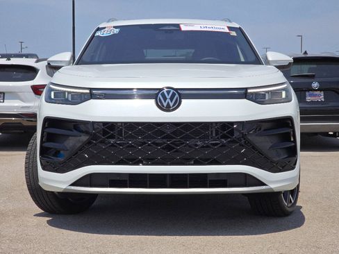 Used 2025 Volkswagen Tiguan SEL R-Line AWD/4WD image 5