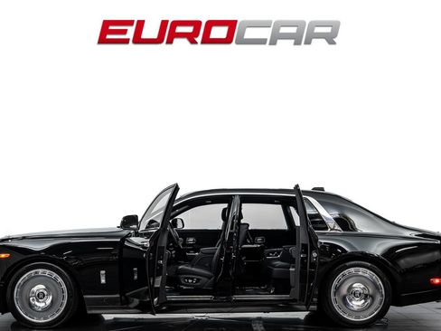 Used 2022 Rolls-Royce Phantom Sedan RWD image 3