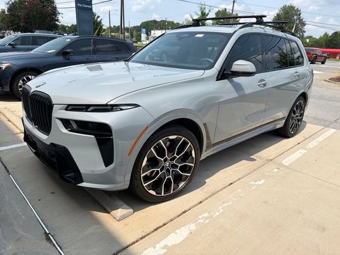 Used 2025 BMW X7 xDrive40i w/ Executive Package AWD/4WD image 3