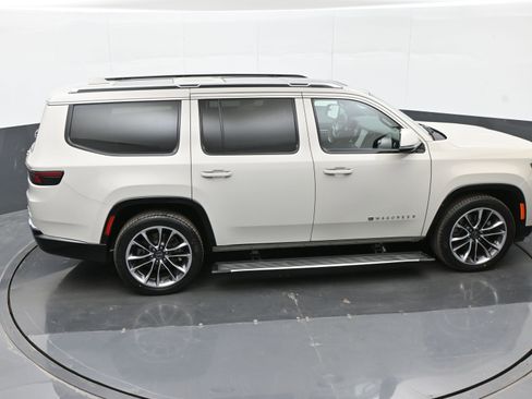 Used 2022 Jeep Wagoneer Series III w/ Premium Group I image 37