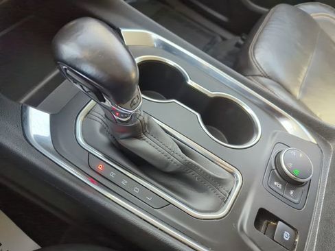 Used 2021 Chevrolet Traverse LT w/ LT Premium Package image 28