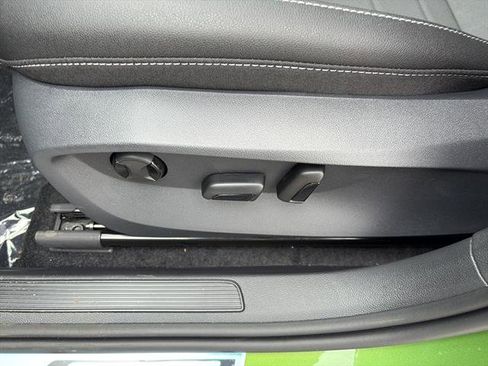 New 2026 Volkswagen Taos SE image 13