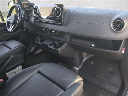 Used 2024 Mercedes-Benz Sprinter 2500 image 21