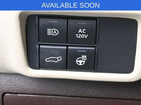 Used 2022 Toyota Highlander Limited AWD/4WD image 16