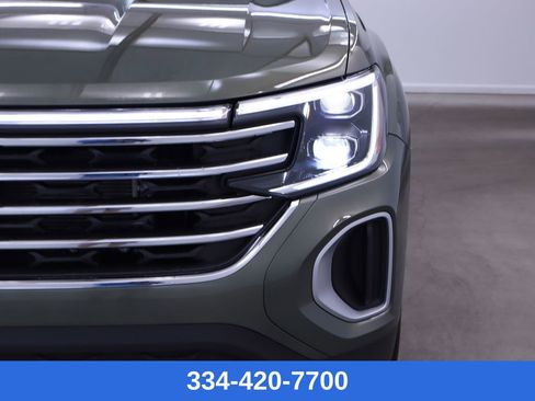 Certified 2025 Volkswagen Atlas SE w/ Black Wheel Package image 8