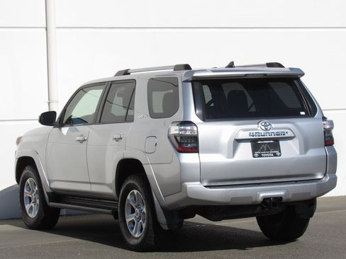 Certified 2020 Toyota 4Runner SR5 image 5