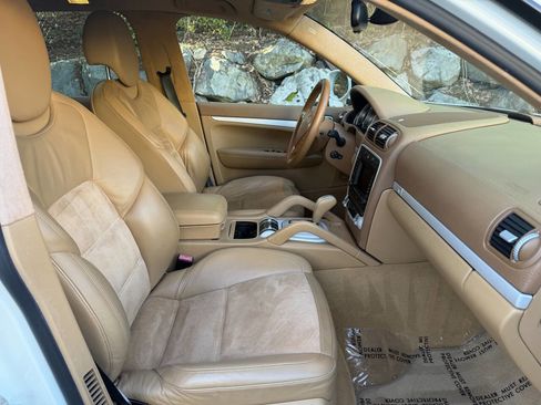 Used 2008 Porsche Cayenne GTS image 16