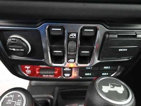 Used 2025 Jeep Wrangler Unlimited Rubicon 4xe w/ Safety Group AWD/4WD image 14