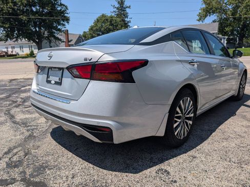 Used 2023 Nissan Altima 2.5 SV FWD image 5