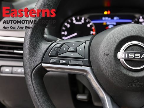 Used 2025 Nissan Altima 2.5 SV FWD image 15
