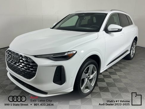 Used 2025 Audi Q5 Premium Plus w/ Premium Plus AWD/4WD image 1