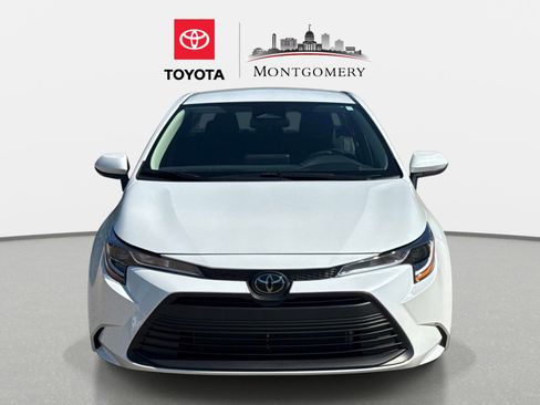 Used 2025 Toyota Corolla LE FWD image 8