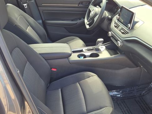 Used 2025 Nissan Altima 2.5 S FWD image 6