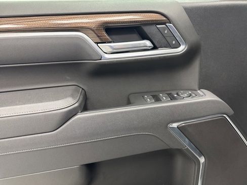 Used 2025 Chevrolet Silverado 1500 LT image 9