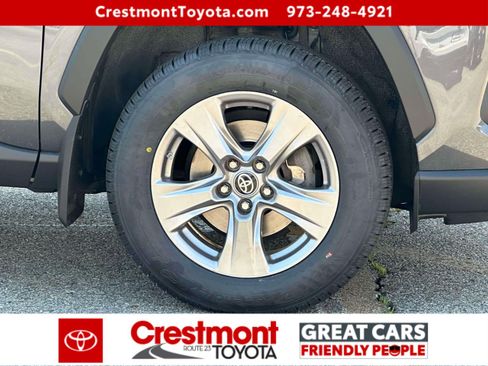 Used 2022 Toyota RAV4 LE AWD/4WD image 6