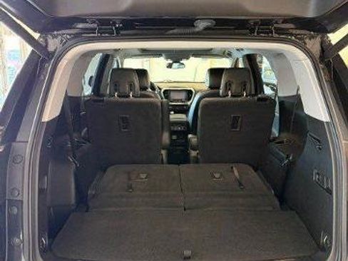 Used 2019 GMC Acadia SLT AWD/4WD image 7