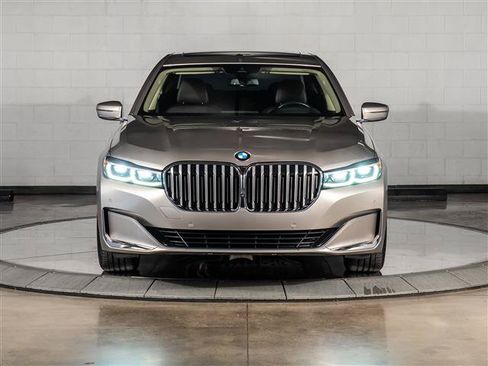 Used 2021 BMW 740i w/ Premium Package RWD image 6