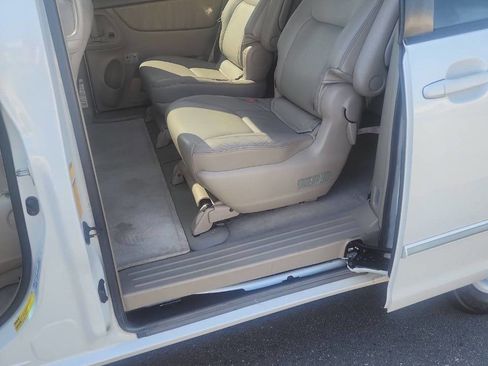Used 2004 Toyota Sienna XLE FWD image 9