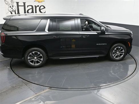 New 2025 Chevrolet Suburban LS image 18