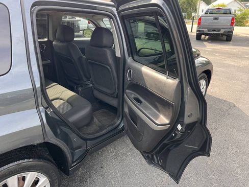 Used 2010 Chevrolet HHR LS FWD image 21