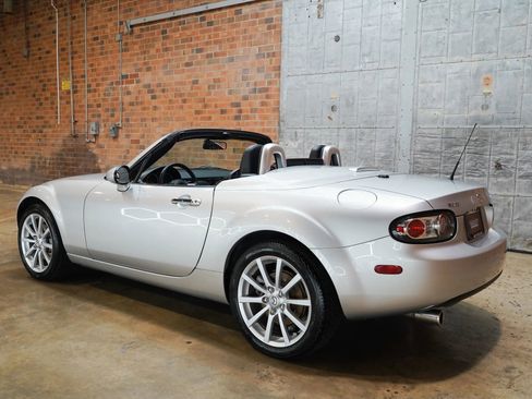 Used 2007 MAZDA MX-5 Miata Grand Touring w/ Premium Pkg RWD image 38