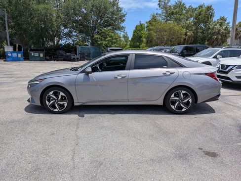 Used 2023 Hyundai Elantra Limited w/ Preferred Accessory Package FWD image 7