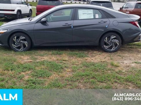 Used 2025 Hyundai Elantra Sport FWD image 9