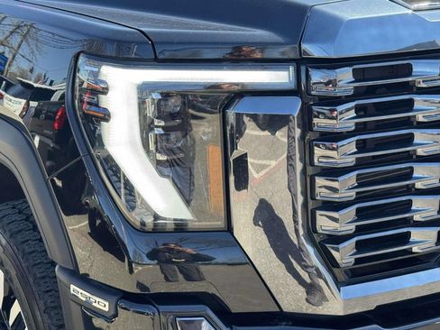 Used 2024 GMC Sierra 2500 Denali Ultimate AWD/4WD image 7