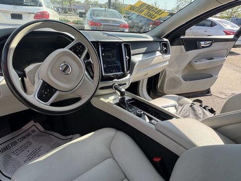 Used 2018 Volvo XC60 T6 Momentum w/ Advanced Package AWD/4WD image 23