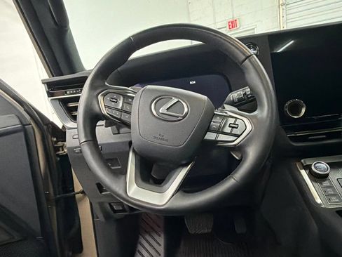 Used 2025 Lexus GX 550 AWD/4WD image 16