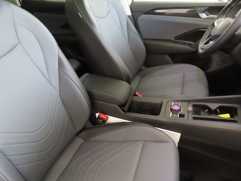 Used 2026 Volkswagen Tiguan SE FWD image 26