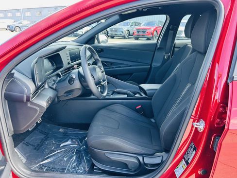 Used 2025 Hyundai Elantra Sport image 3