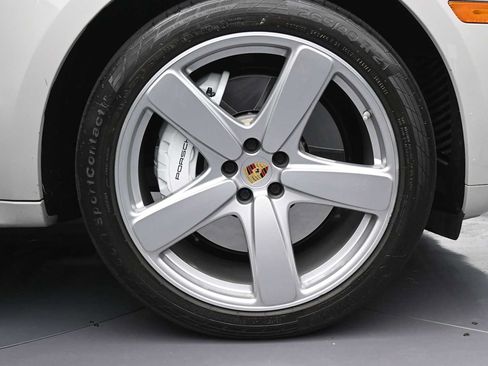 Certified 2020 Porsche Macan Turbo AWD/4WD image 23