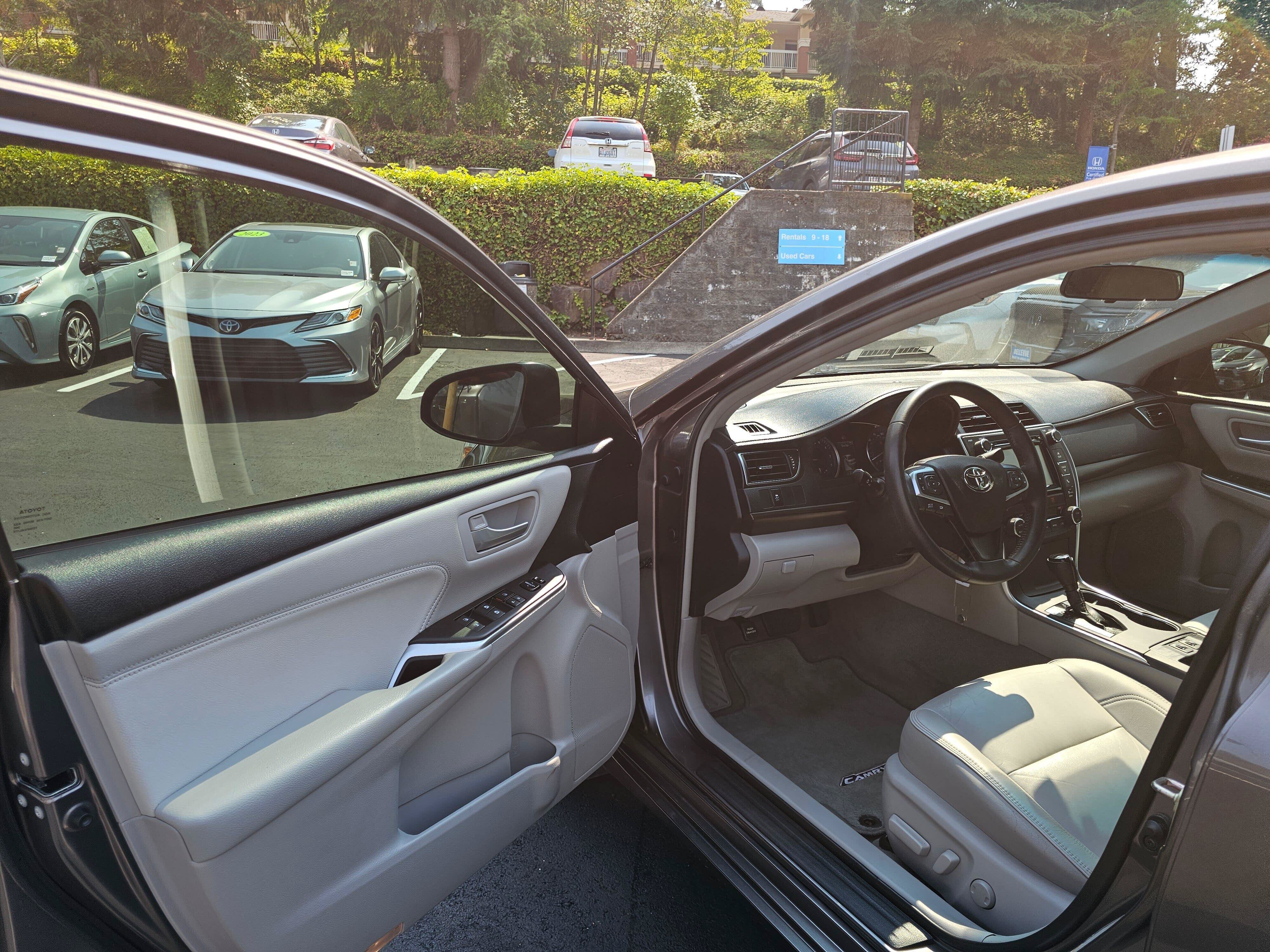 Used 2017 Toyota Camry XLE FWD image 23