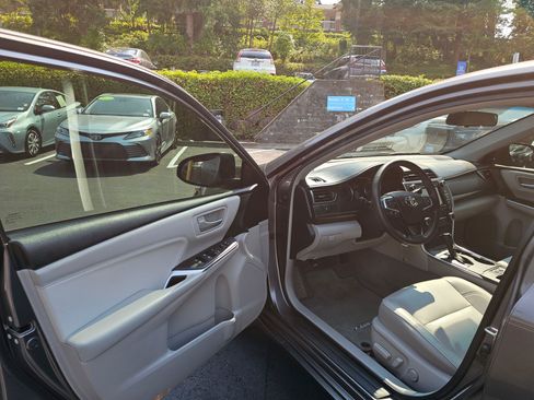 Used 2017 Toyota Camry XLE FWD image 23