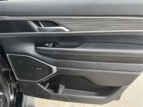 Used 2024 Jeep Wagoneer L Series II w/ Flexible Seating Group image 15