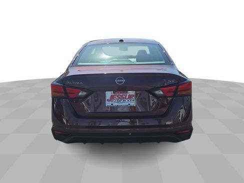 Used 2024 Nissan Altima 2.5 SV FWD image 7