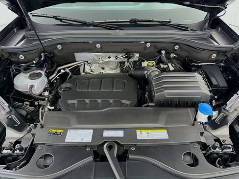 Used 2025 Volkswagen Atlas Peak Edition SE AWD/4WD image 31