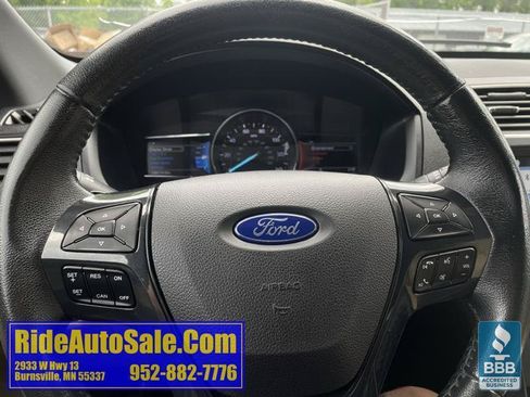 Used 2017 Ford Explorer XLT w/ Equipment Group 201A AWD/4WD image 19