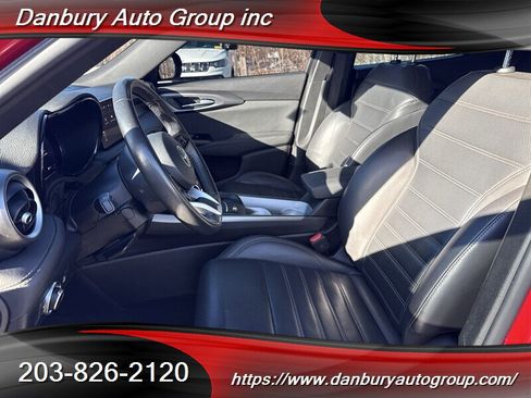 Used 2024 Alfa Romeo Tonale Ti w/ Premium Interior Package image 9