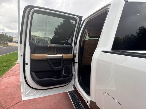 Used 2022 Ford F250 Lariat w/ Lariat Ultimate Package AWD/4WD image 19