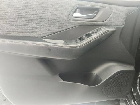 Used 2023 Nissan Rogue SV FWD image 11