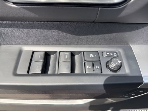 Used 2025 Toyota Tundra Platinum AWD/4WD image 27