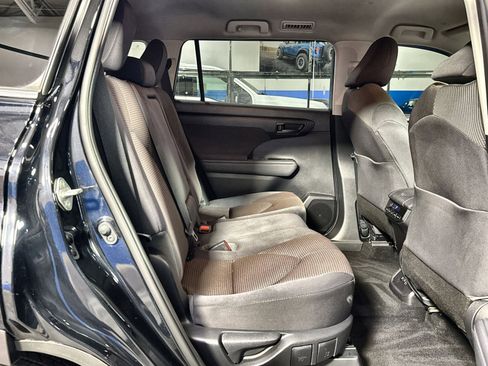 Used 2020 Toyota Highlander LE image 34