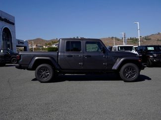 New 2026 Jeep Gladiator Sport AWD/4WD video 3