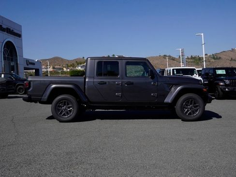 New 2026 Jeep Gladiator Sport AWD/4WD image 3