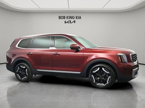 Used 2024 Kia Telluride S w/ S Sunroof Package image 2