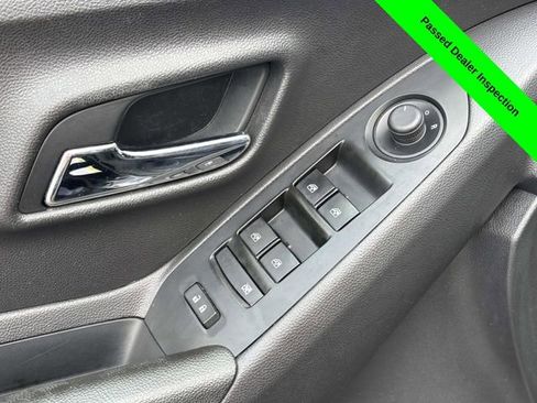 Used 2021 Chevrolet Trax LT AWD/4WD image 10