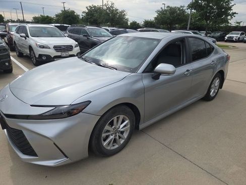 Used 2025 Toyota Camry LE FWD image 6