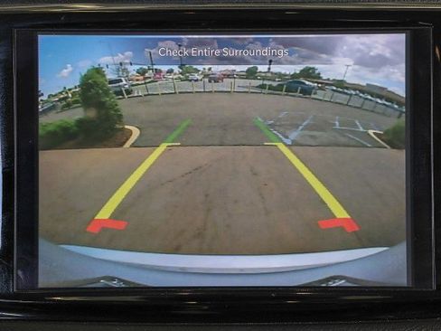 Used 2023 Chrysler Pacifica Touring-L FWD image 16